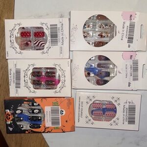 Assorted Halloween and Festive Nail Art Set 6x press on nails for 10$